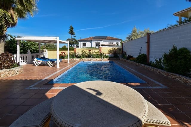 Chalet de 6 habitaciones en Padul en venta con piscina garaje - 499.000 € (Ref: 9543347)