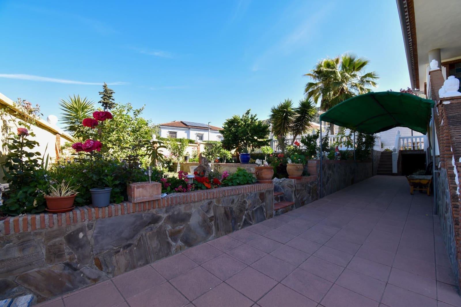 Chalet de 6 habitaciones en Padul en venta con piscina garaje - 499.000 € (Ref: 9543347)