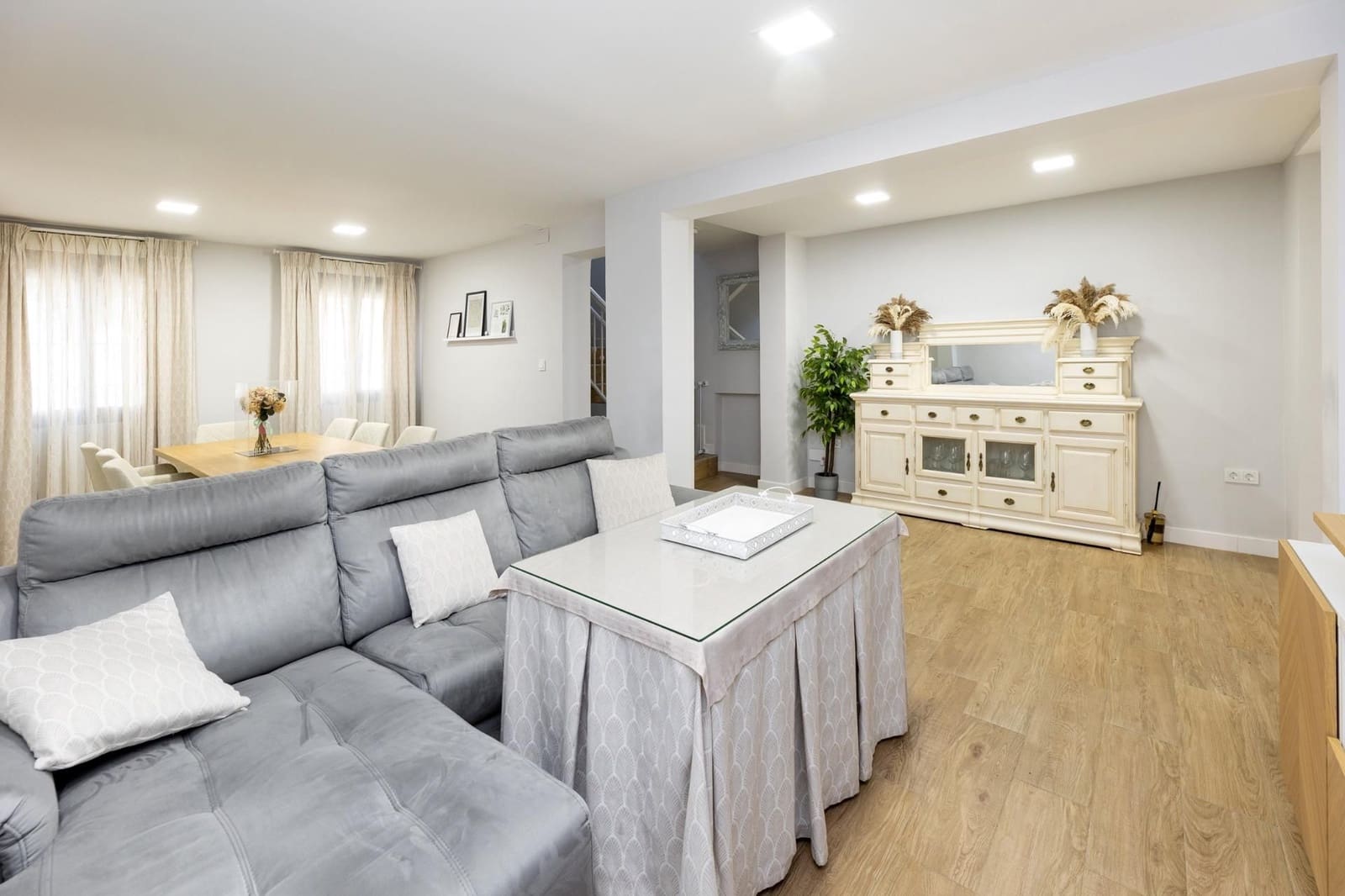 4 soveværelse Byhus til salg i Granada by - € 465.000 (Ref: 9552676)