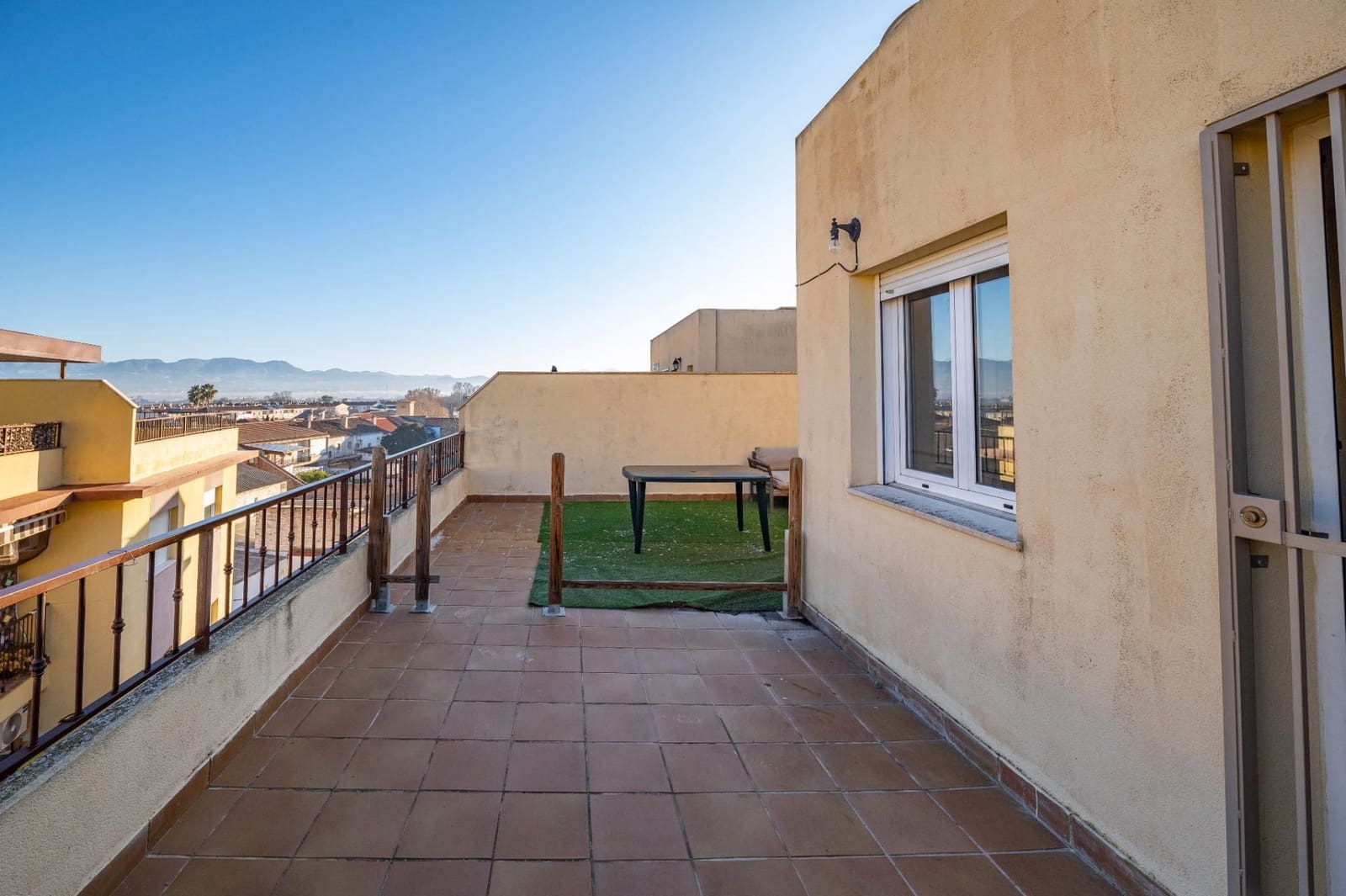 3 slaapkamer Appartement te koop in Vegas del Genil met garage - € 180.000 (Ref: 9552678)