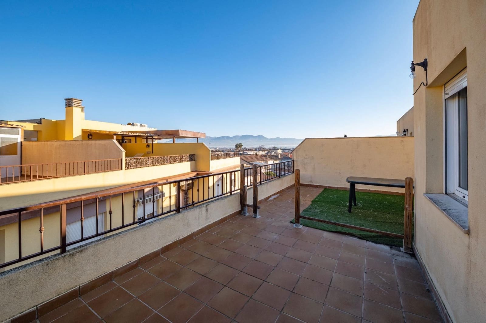 3 slaapkamer Appartement te koop in Vegas del Genil met garage - € 180.000 (Ref: 9552678)