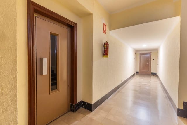 4 sovrum Lägenhet till salu i Camino de Ronda - Rosaleda, Granada stad - 324 900 € (Ref: 9559053)