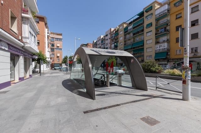 4 sovrum Lägenhet till salu i Camino de Ronda - Rosaleda, Granada stad - 324 900 € (Ref: 9559053)