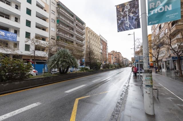 4 sovrum Lägenhet till salu i Camino de Ronda - Rosaleda, Granada stad - 324 900 € (Ref: 9559053)