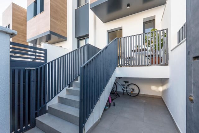 3 Zimmer Doppelhaus zu verkaufen in Peligros mit Pool Garage - 335.000 € (Ref: 9559916)