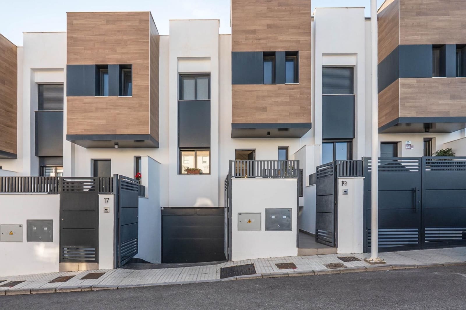 3 sovrum Semi-fristående Villa till salu i Peligros med pool garage - 335 000 € (Ref: 9559916)