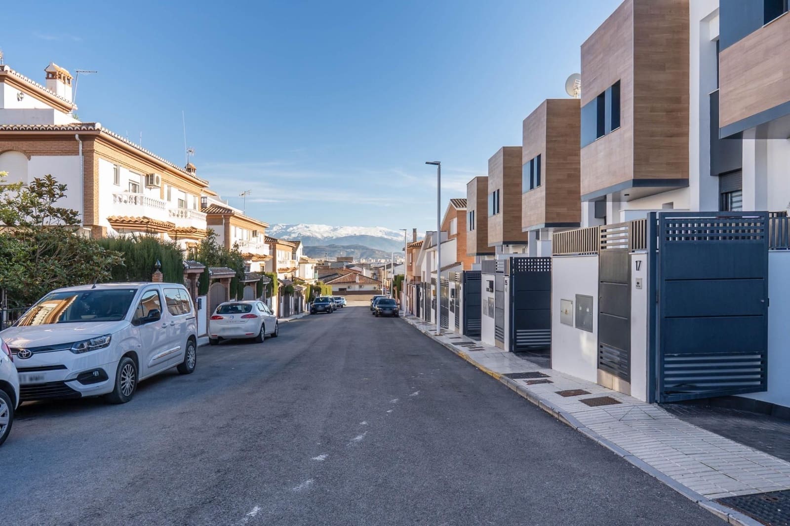 3 sovrum Semi-fristående Villa till salu i Peligros med pool garage - 335 000 € (Ref: 9559916)