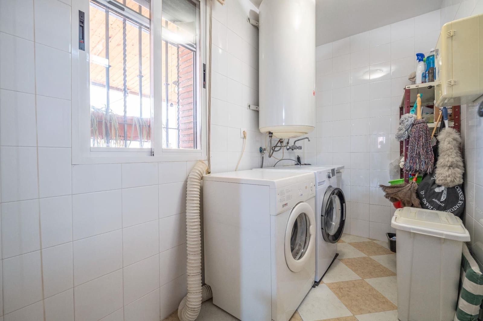 3 bedroom Villa for sale in Vegas del Genil with garage - € 320,000 (Ref: 9588370)