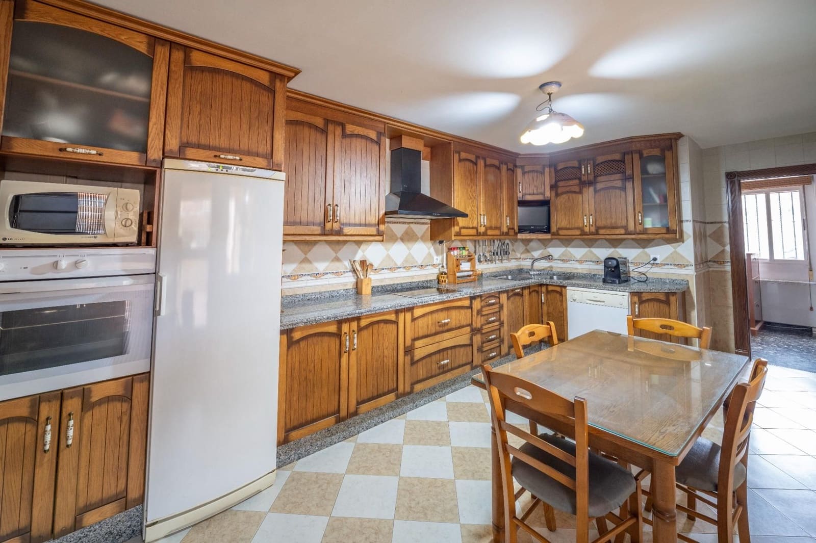 3 bedroom Villa for sale in Vegas del Genil with garage - € 320,000 (Ref: 9588370)