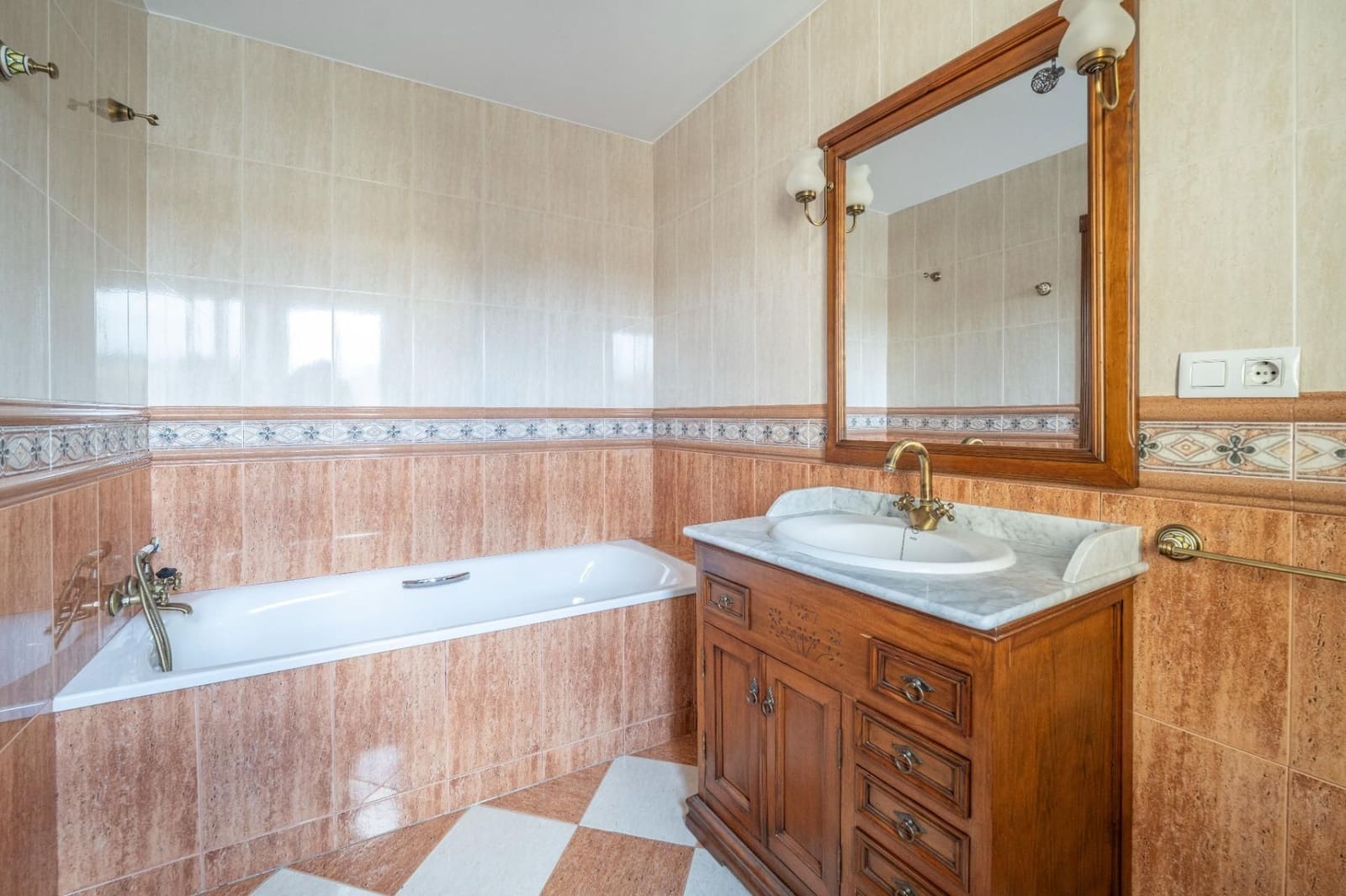 3 bedroom Villa for sale in Vegas del Genil with garage - € 320,000 (Ref: 9588370)