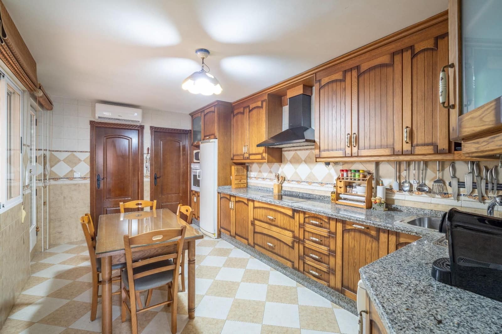 3 bedroom Villa for sale in Vegas del Genil with garage - € 320,000 (Ref: 9588370)