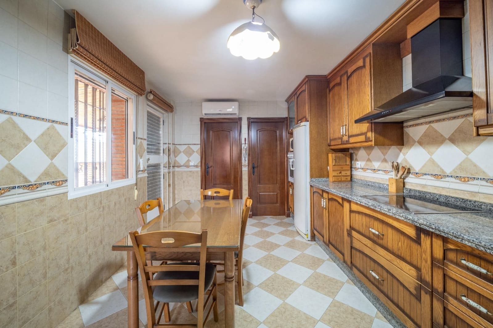 3 bedroom Villa for sale in Vegas del Genil with garage - € 320,000 (Ref: 9588370)