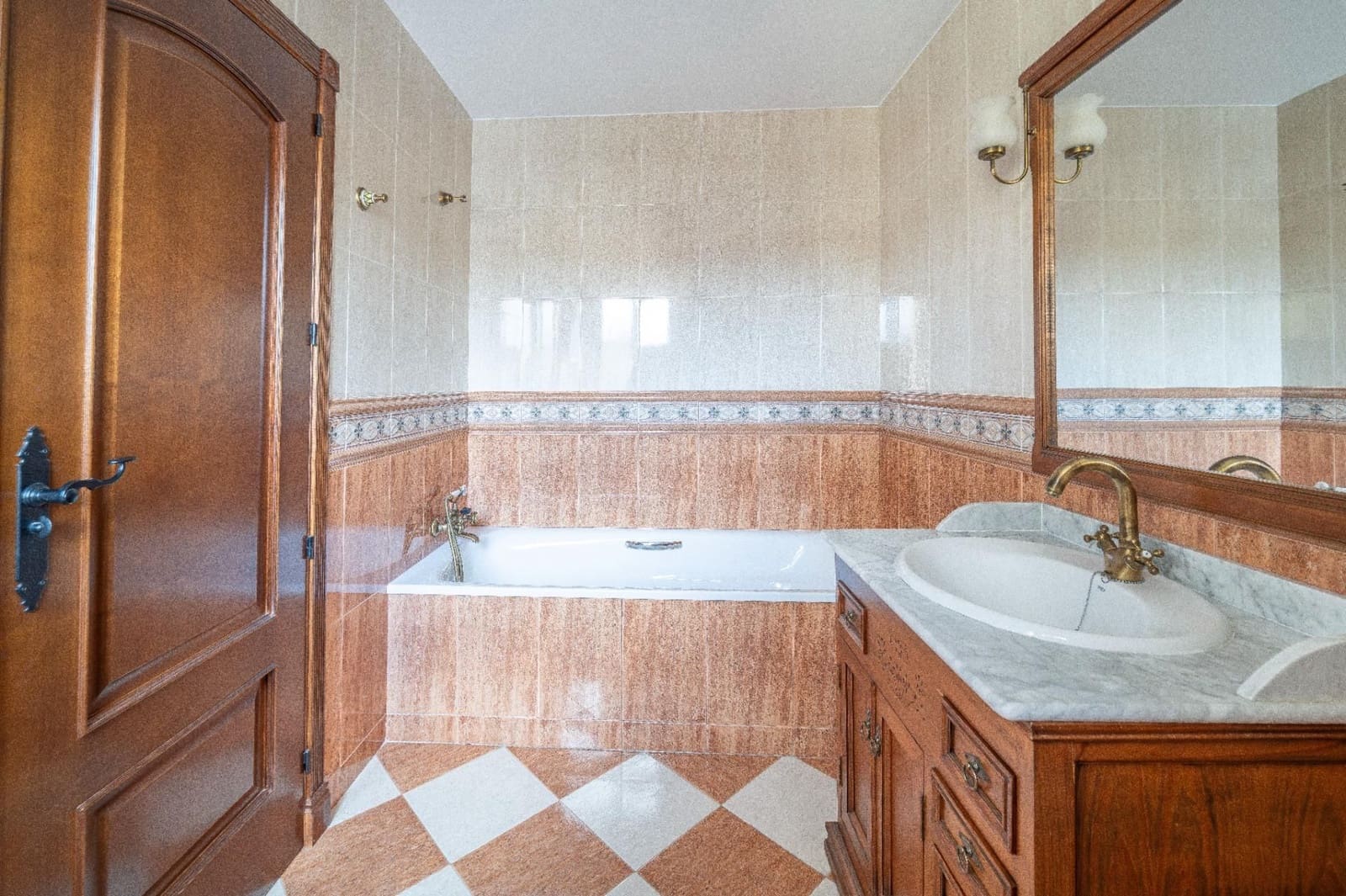 3 bedroom Villa for sale in Vegas del Genil with garage - € 320,000 (Ref: 9588370)