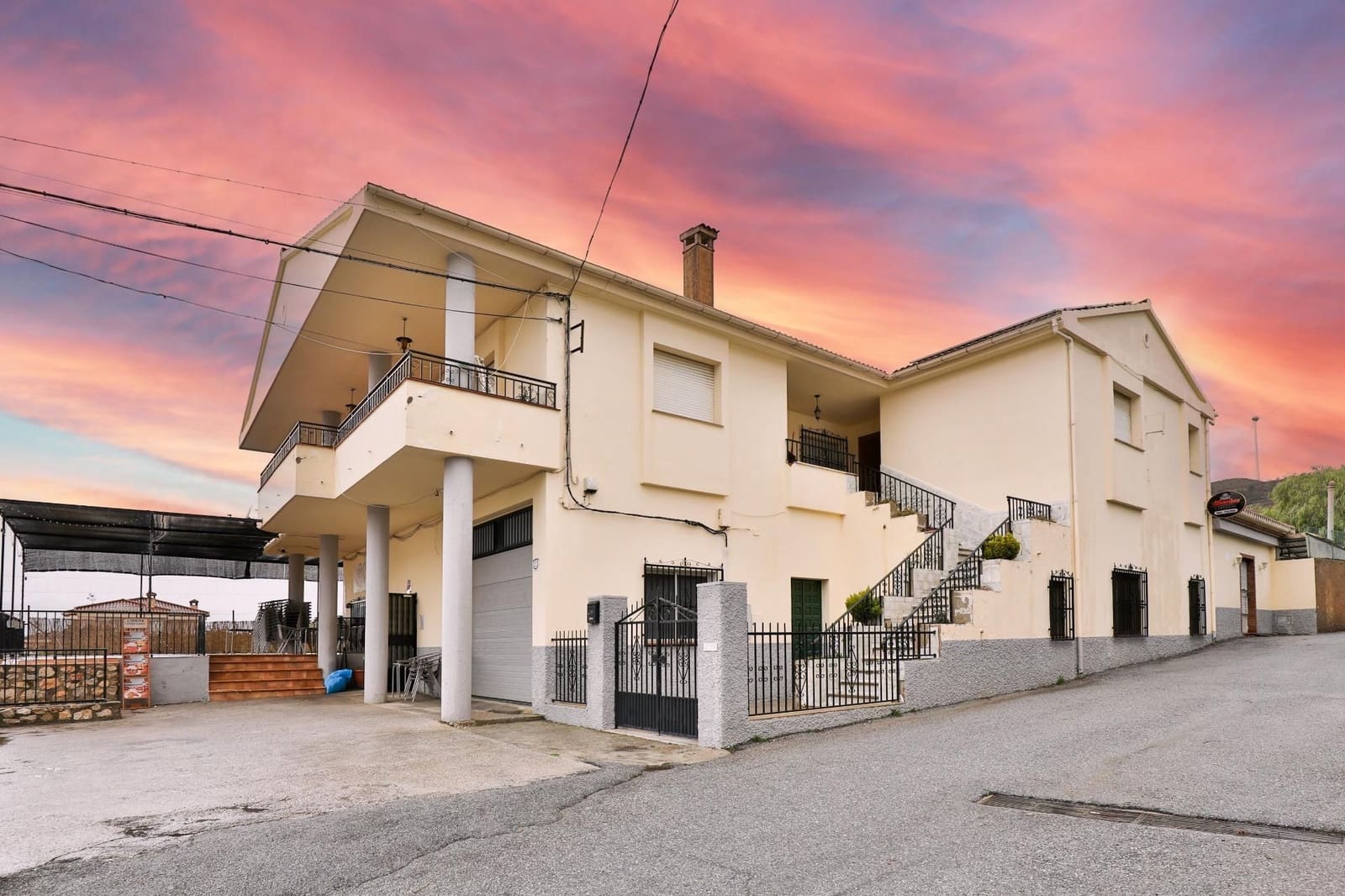 4 bedroom Business for sale in Lecrin with garage - € 1,690,000 (Ref: 9588371)