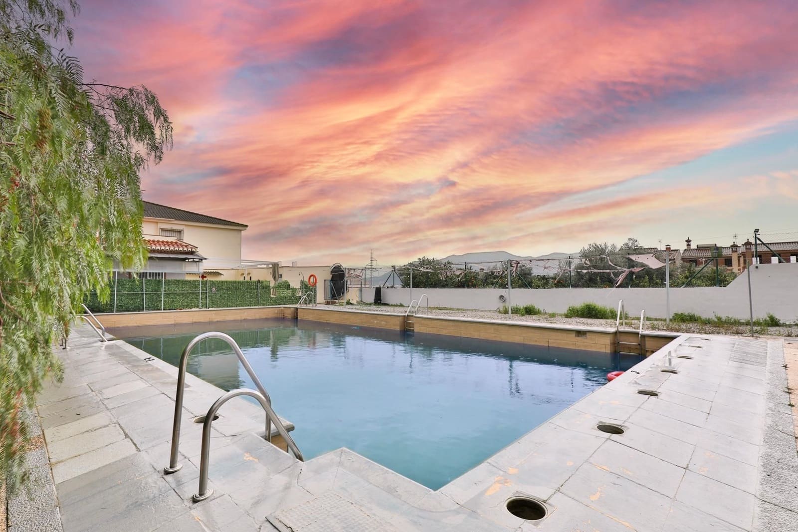 4 bedroom Business for sale in Lecrin with garage - € 1,690,000 (Ref: 9588371)