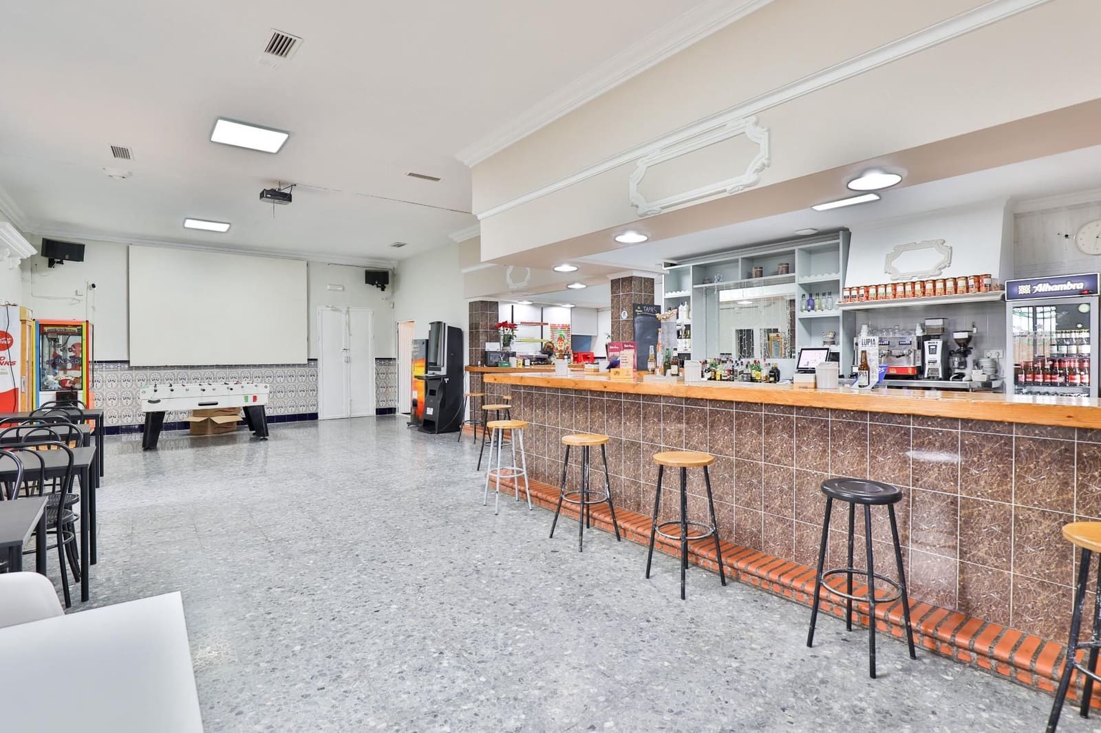 4 bedroom Business for sale in Lecrin with garage - € 1,690,000 (Ref: 9588371)