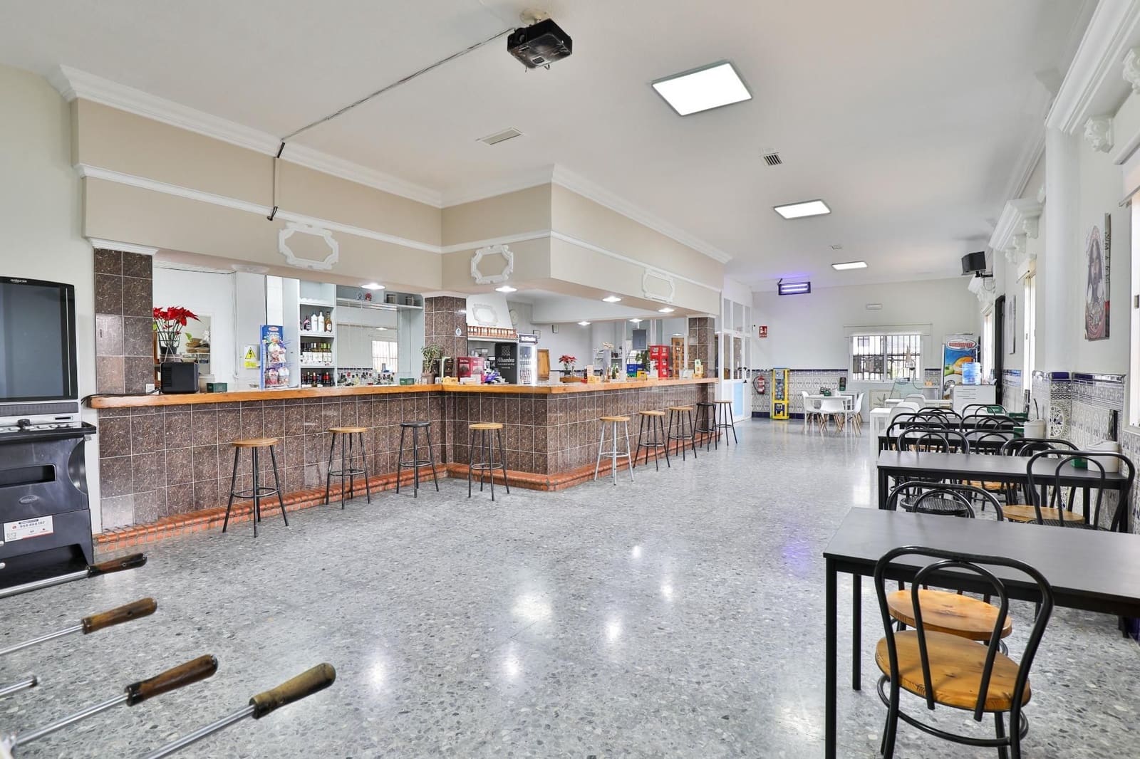 4 bedroom Business for sale in Lecrin with garage - € 1,690,000 (Ref: 9588371)