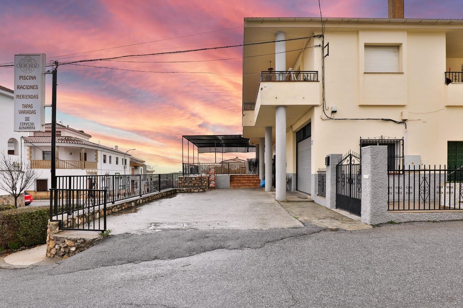 4 bedroom Business for sale in Lecrin with garage - € 1,690,000 (Ref: 9588371)