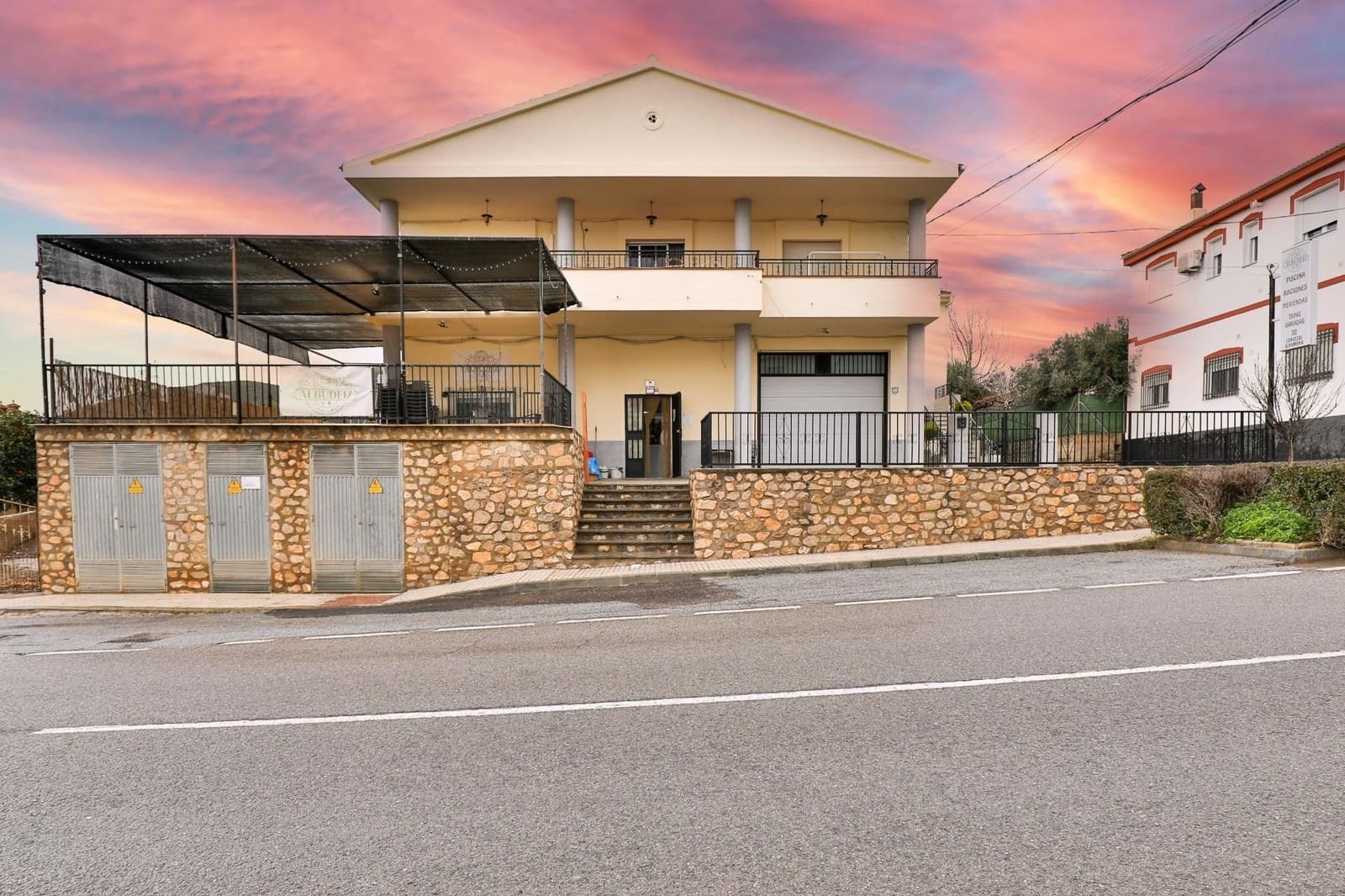 4 bedroom Business for sale in Lecrin with garage - € 1,690,000 (Ref: 9588371)