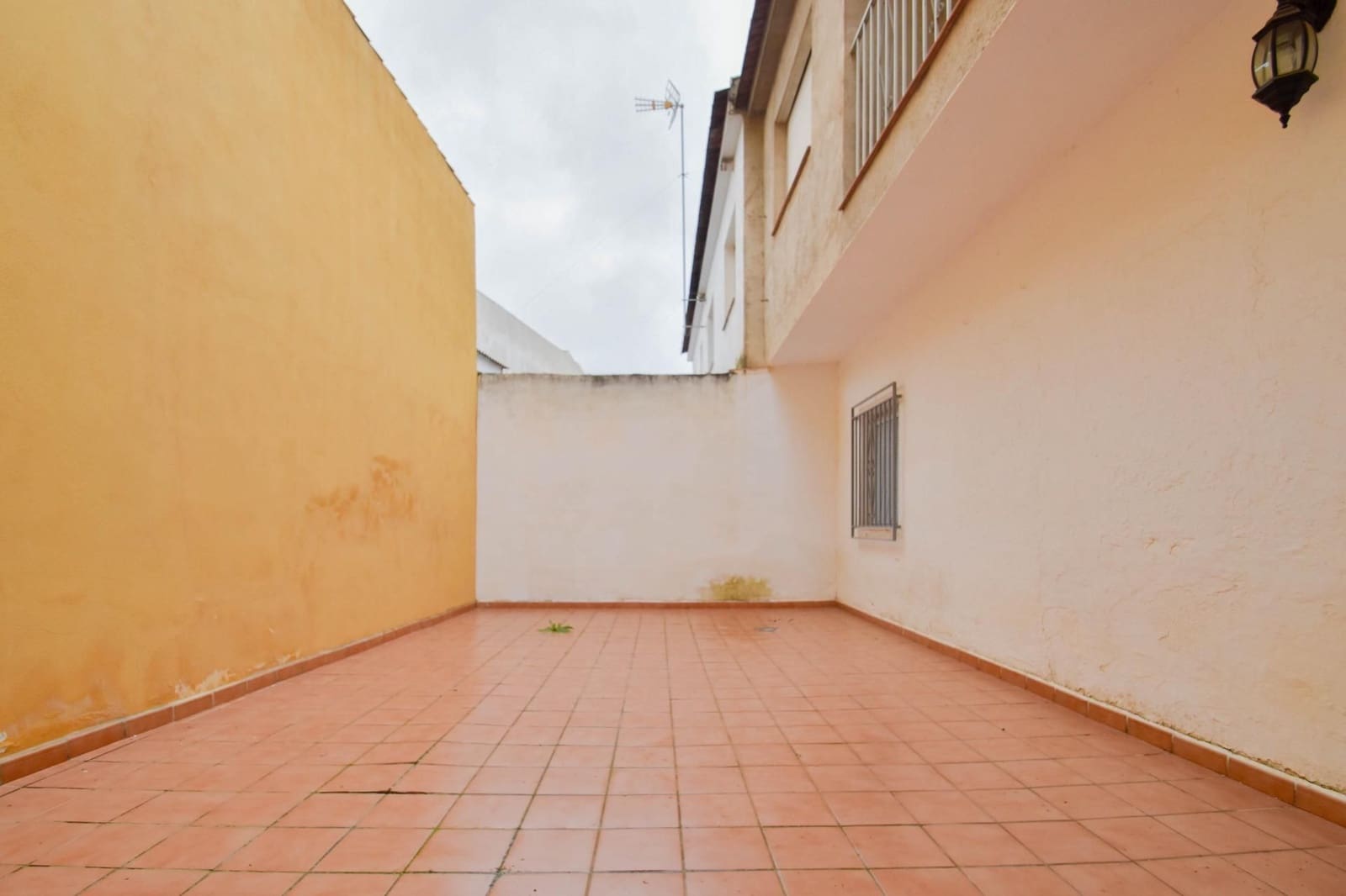 Casa de 3 habitaciones en Las Gabias en venta - 179.900 € (Ref: 9592299)