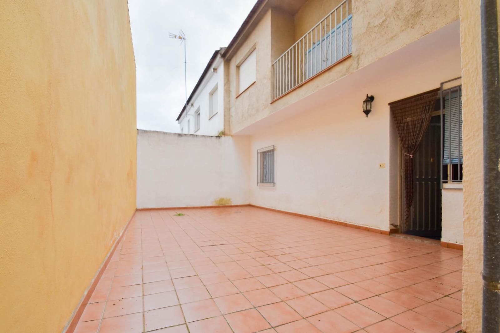 Casa de 3 habitaciones en Las Gabias en venta - 179.900 € (Ref: 9592299)