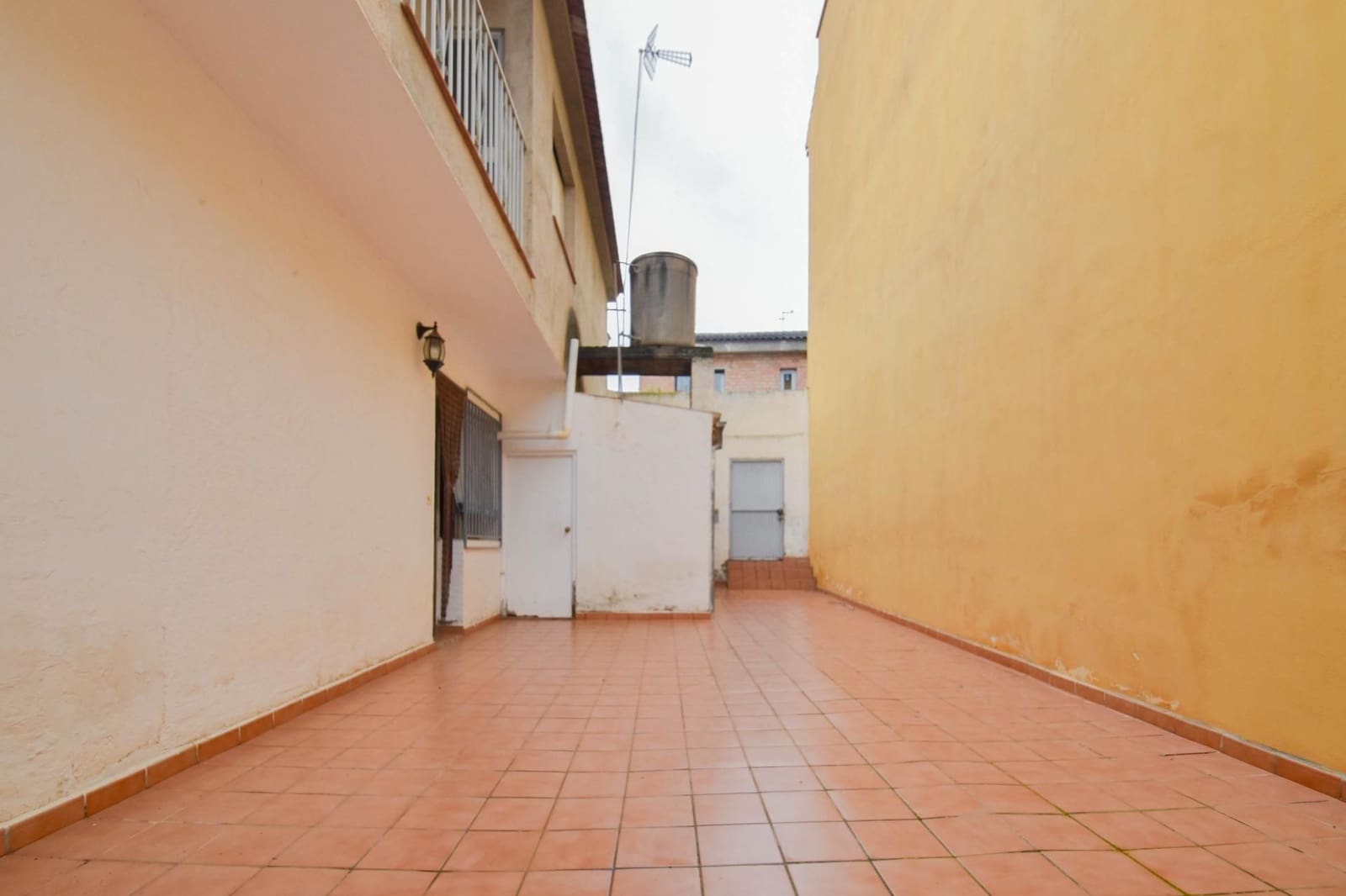 Casa de 3 habitaciones en Las Gabias en venta - 179.900 € (Ref: 9592299)