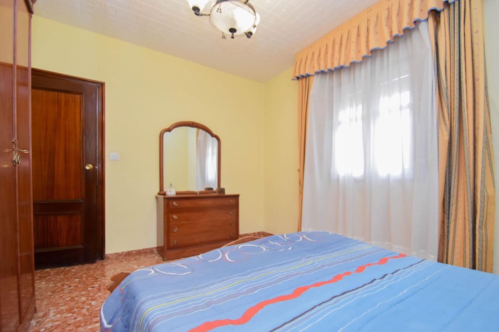 Casa de 3 habitaciones en Las Gabias en venta - 179.900 € (Ref: 9592299)