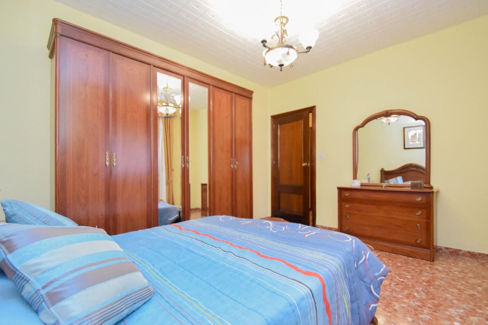 Casa de 3 habitaciones en Las Gabias en venta - 179.900 € (Ref: 9592299)