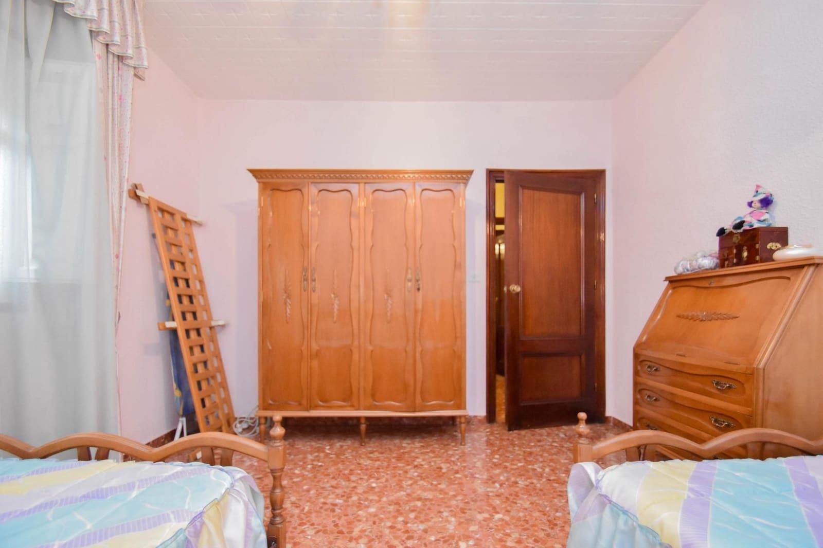 Casa de 3 habitaciones en Las Gabias en venta - 179.900 € (Ref: 9592299)