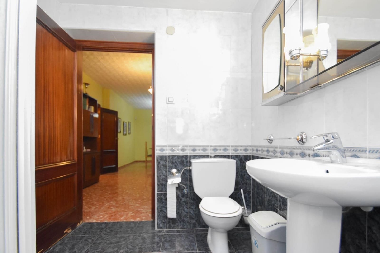 Casa de 3 habitaciones en Las Gabias en venta - 179.900 € (Ref: 9592299)