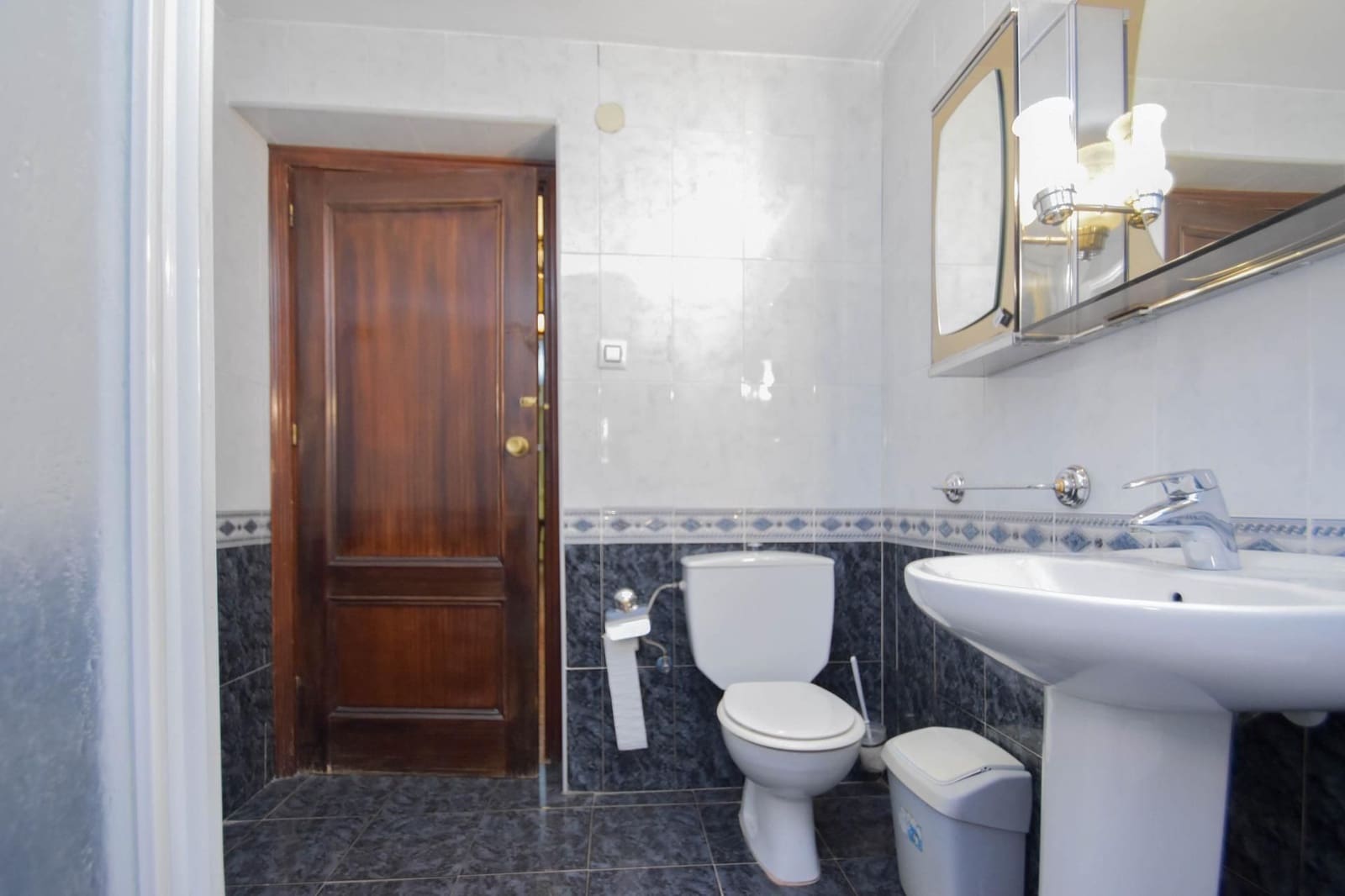 Casa de 3 habitaciones en Las Gabias en venta - 179.900 € (Ref: 9592299)