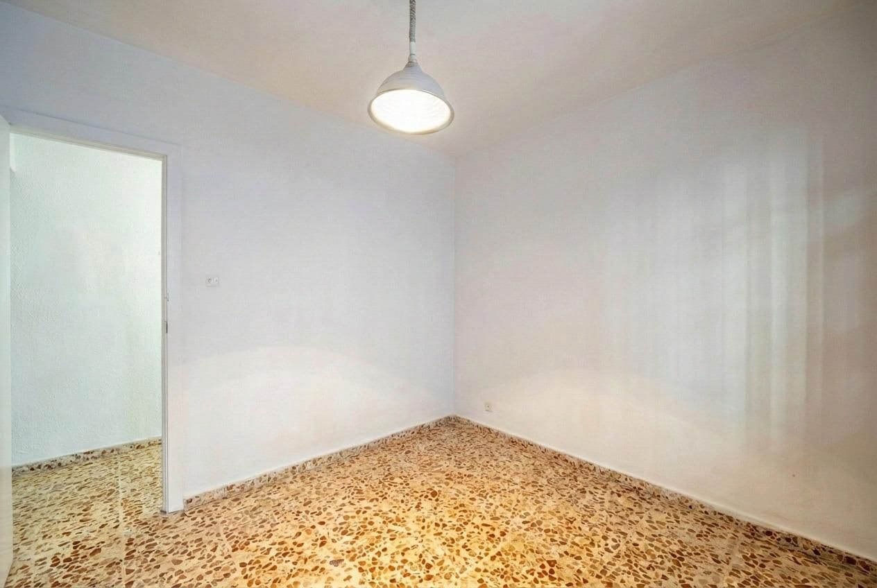 5 bedroom Flat for sale in Granada city - € 380,000 (Ref: 9618158)