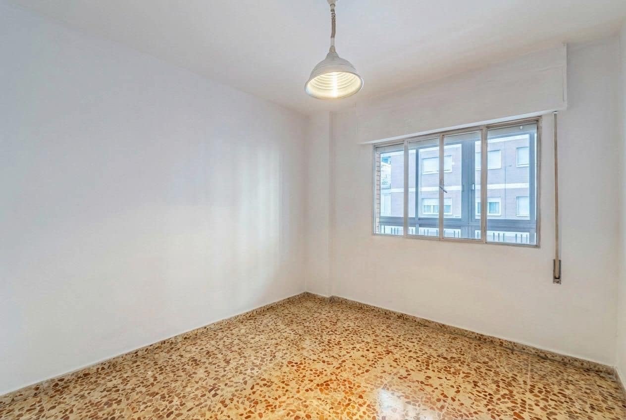 5 bedroom Flat for sale in Granada city - € 380,000 (Ref: 9618158)