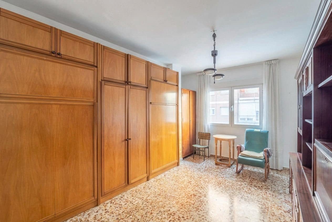 5 bedroom Flat for sale in Granada city - € 380,000 (Ref: 9618158)