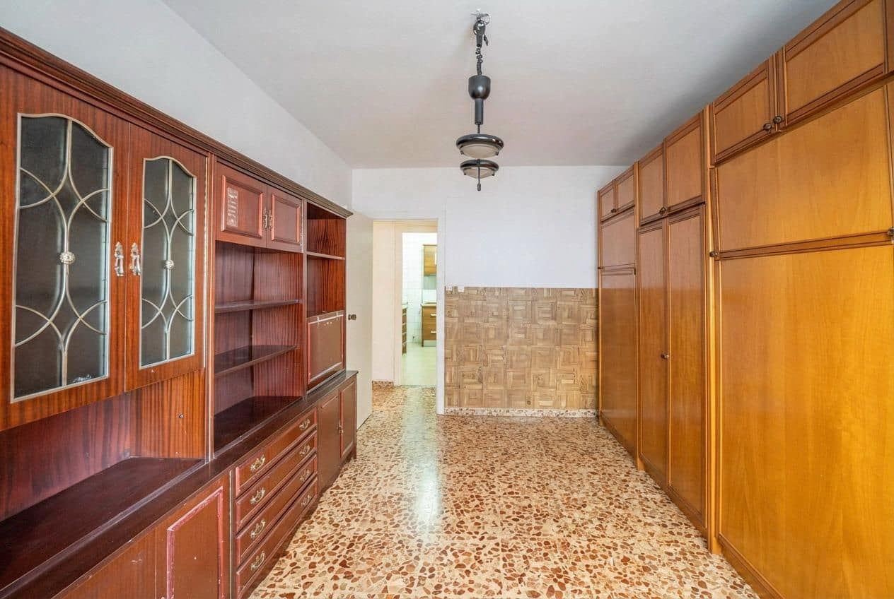 5 bedroom Flat for sale in Granada city - € 380,000 (Ref: 9618158)