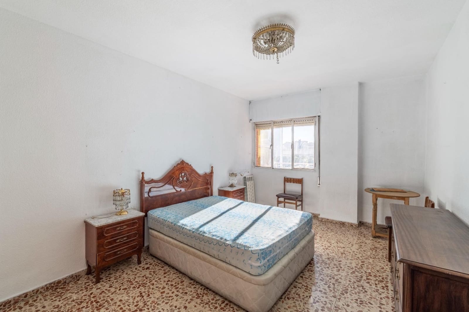 5 bedroom Flat for sale in Granada city - € 380,000 (Ref: 9618158)