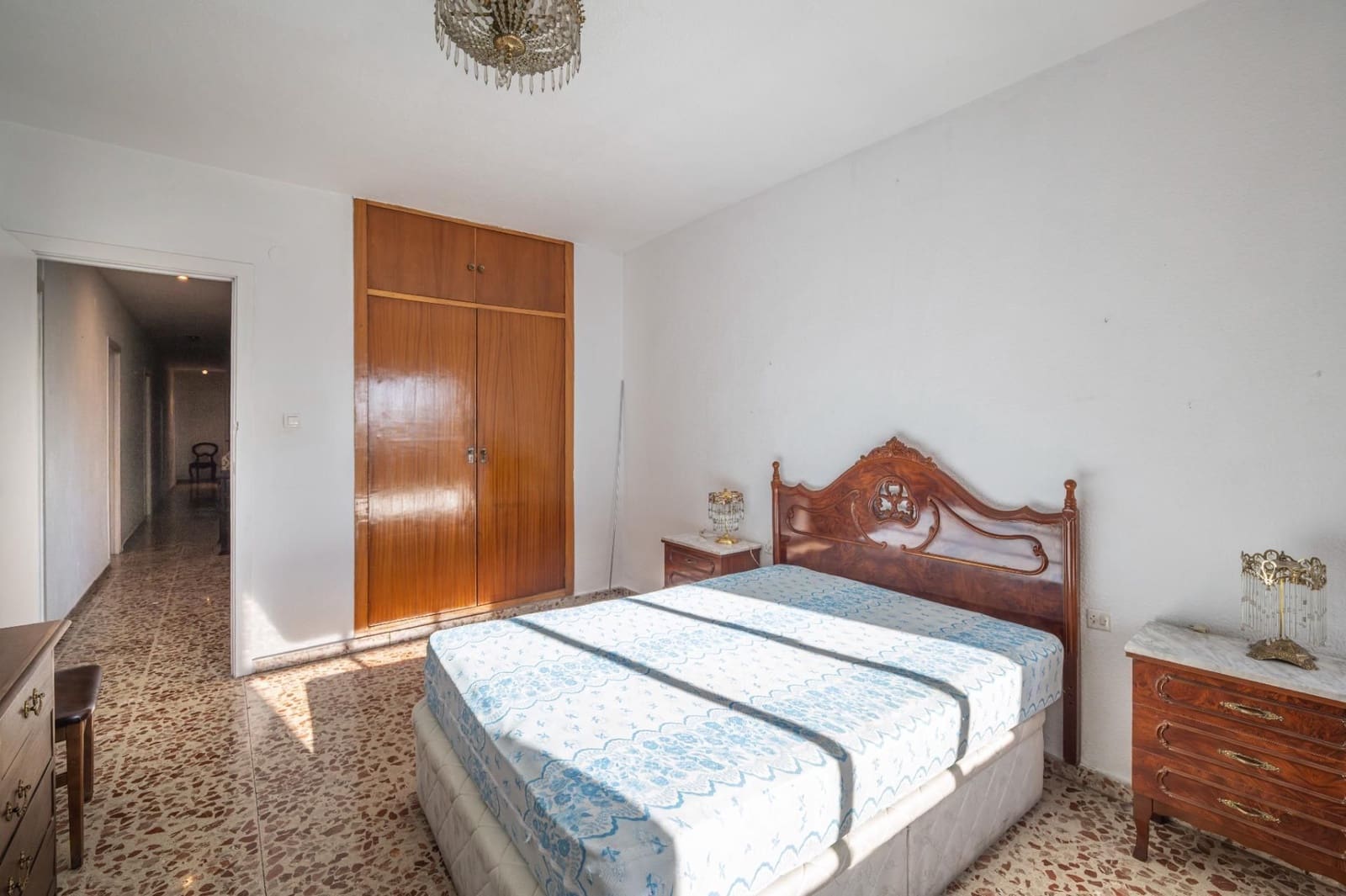 5 bedroom Flat for sale in Granada city - € 380,000 (Ref: 9618158)