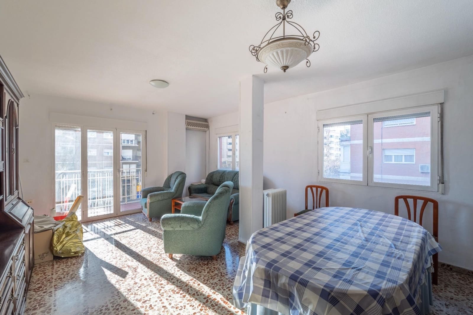 5 bedroom Flat for sale in Granada city - € 380,000 (Ref: 9618158)