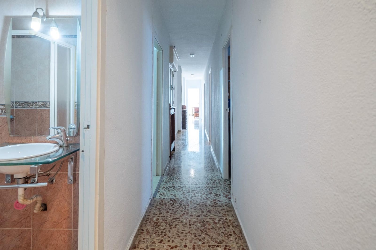 5 bedroom Flat for sale in Granada city - € 380,000 (Ref: 9618158)