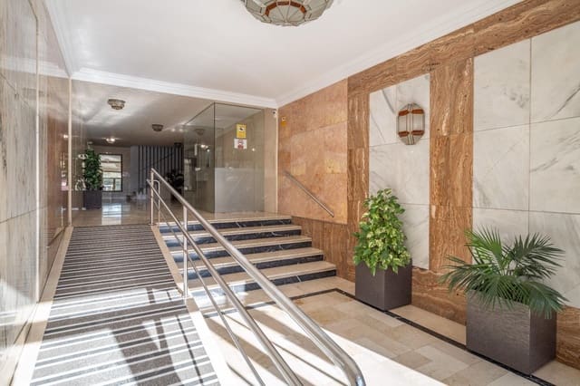 5 bedroom Flat for sale in Camino de Ronda - Rosaleda, Granada city - € 380,000 (Ref: 9618158)