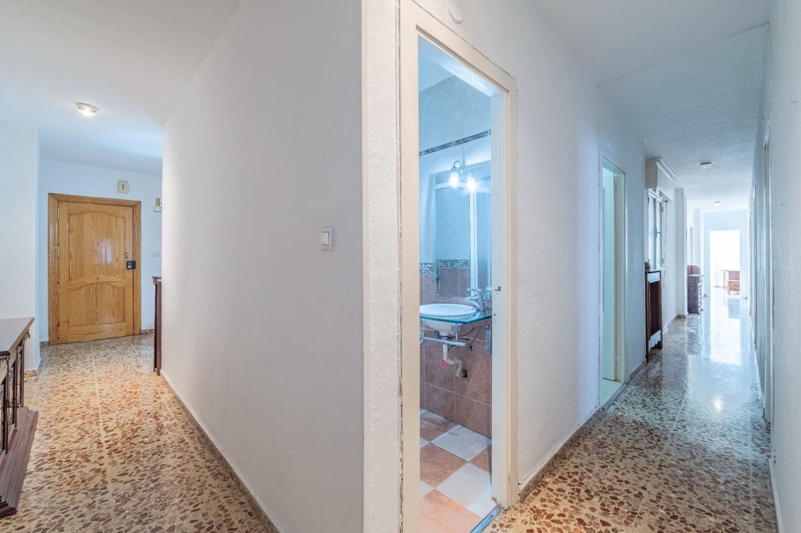 5 bedroom Flat for sale in Granada city - € 380,000 (Ref: 9618158)