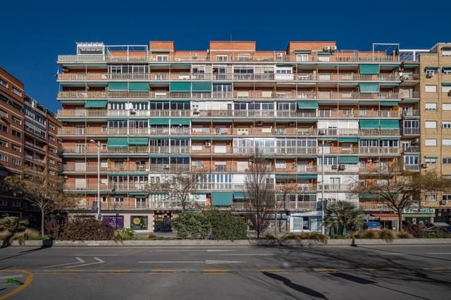 5 bedroom Flat for sale in Camino de Ronda - Rosaleda, Granada city - € 380,000 (Ref: 9618158)