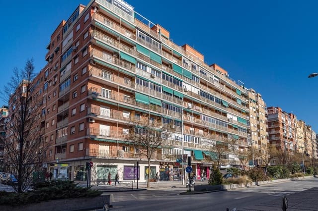 5 bedroom Flat for sale in Camino de Ronda - Rosaleda, Granada city - € 380,000 (Ref: 9618158)