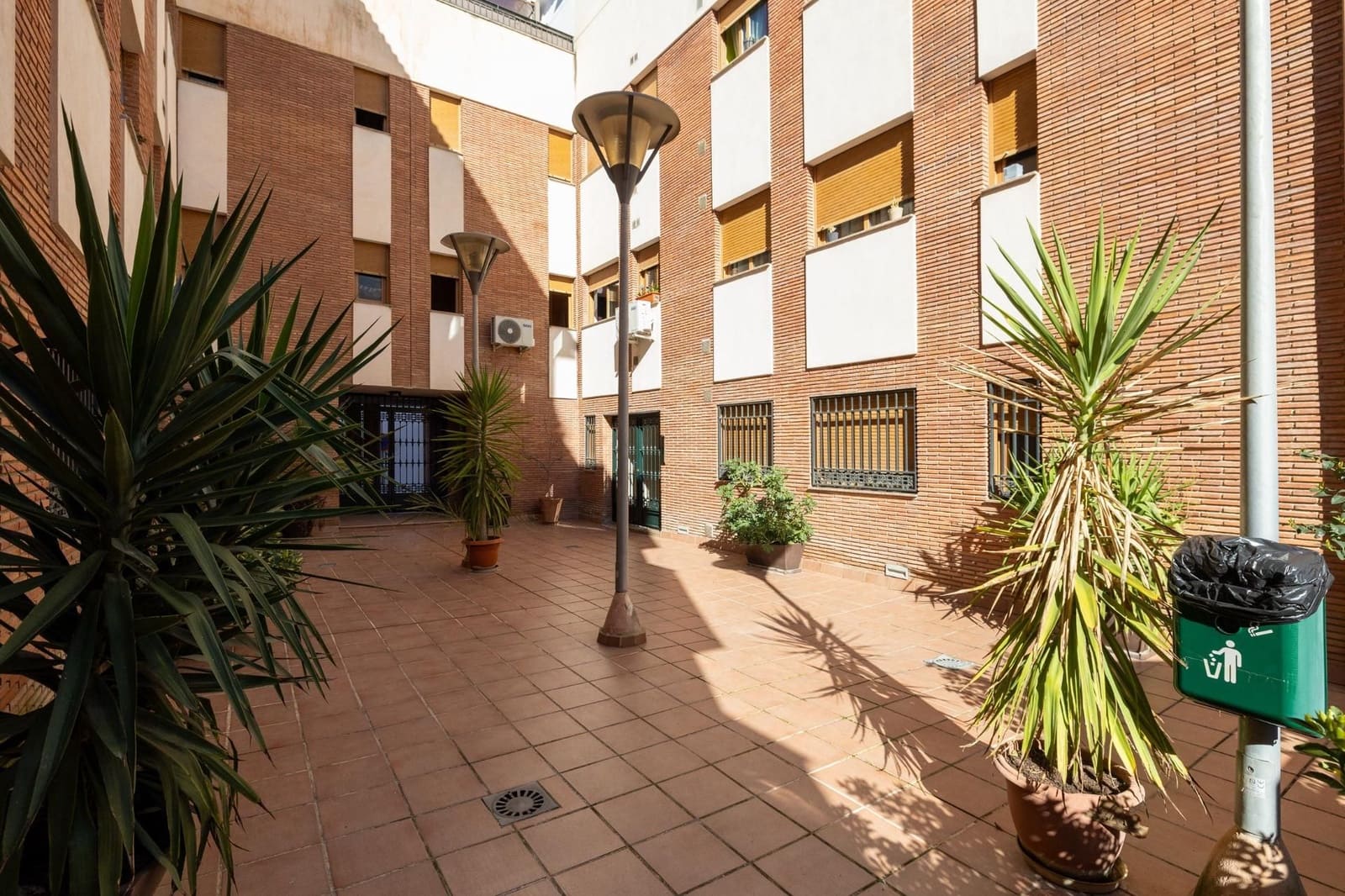 2 soveværelse Lejlighed til salg i Atarfe med garage - € 150.000 (Ref: 9624320)