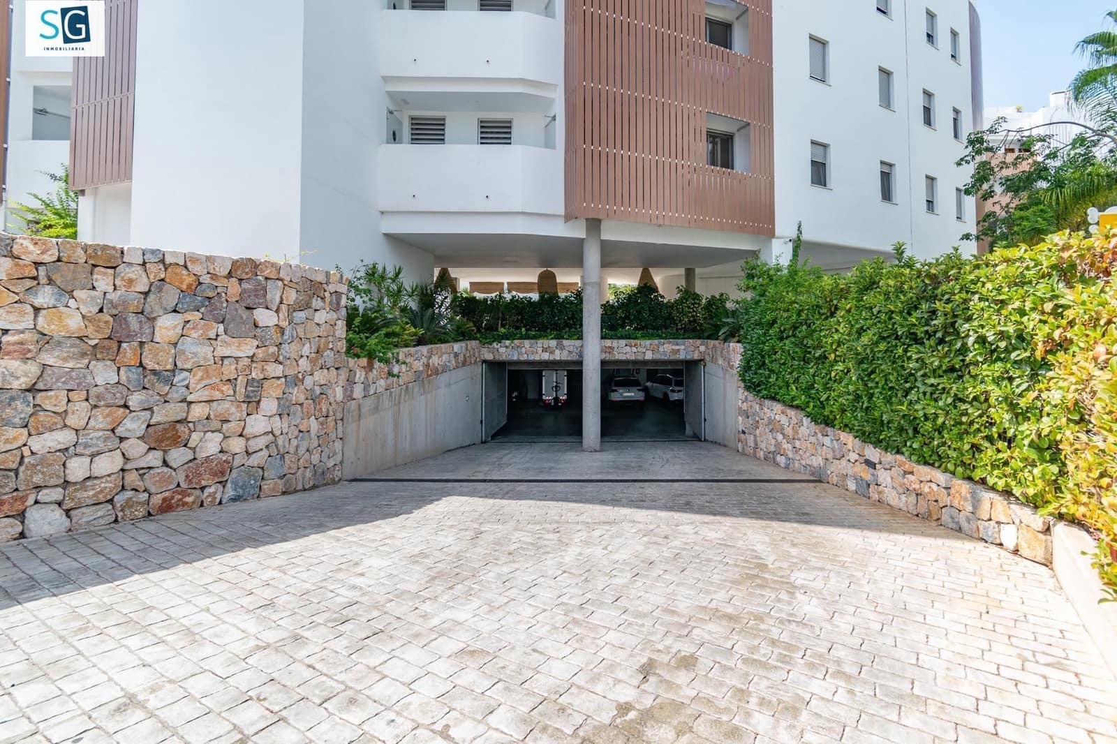 2 soverom Leilighet til salgs i Motril med svømmebasseng garasje - € 360 000 (Ref: 9637293)