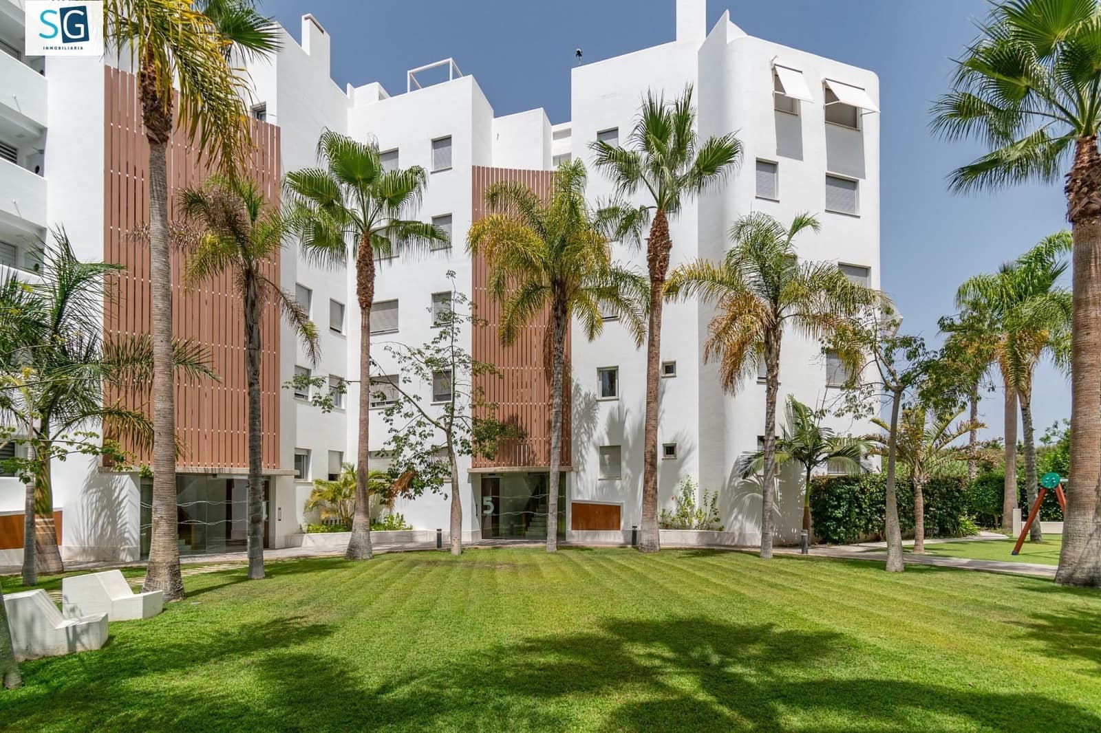 2 soverom Leilighet til salgs i Motril med svømmebasseng garasje - € 360 000 (Ref: 9637293)