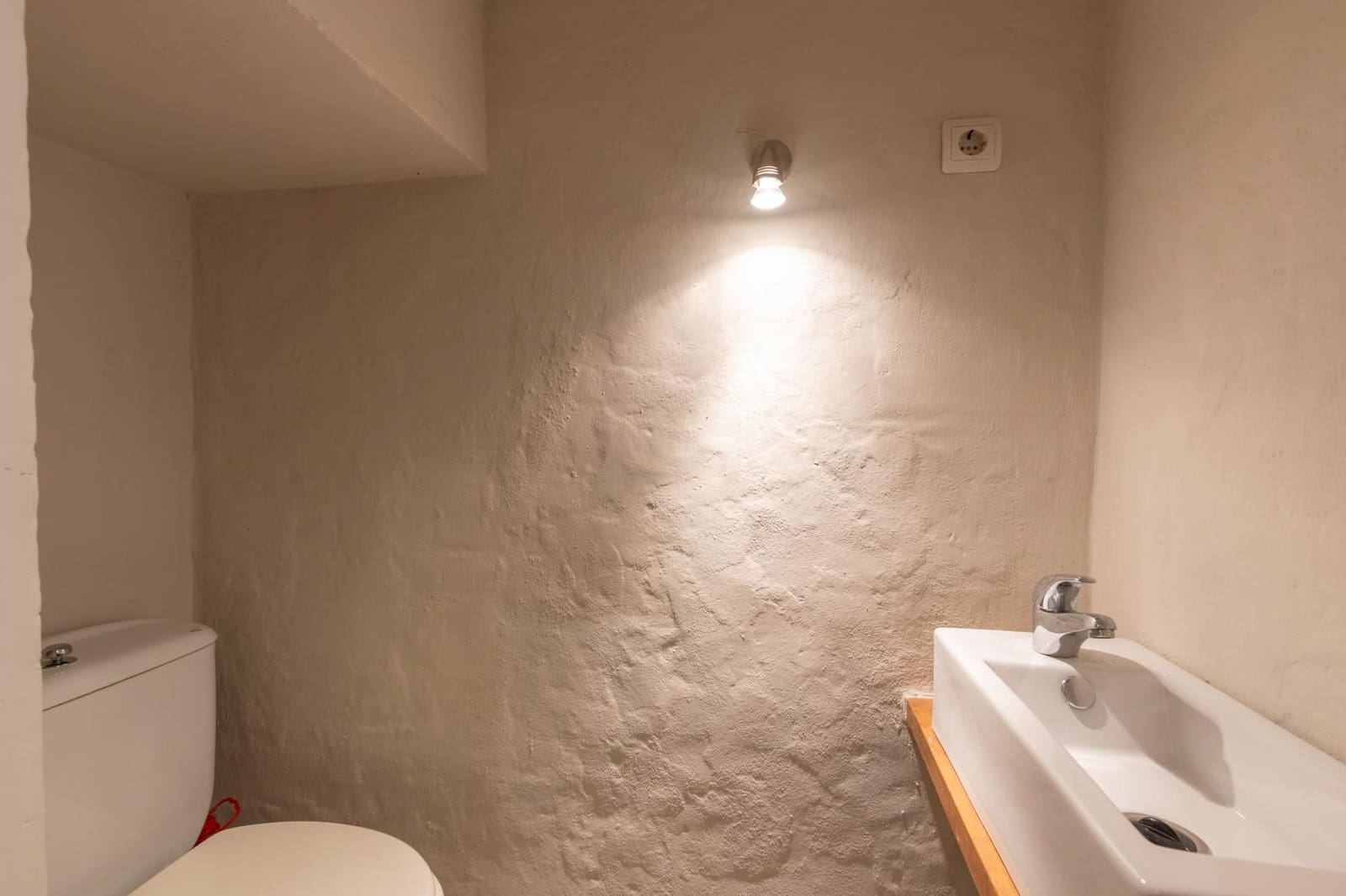 Commercieel te koop in Granada stad - € 75.000 (Ref: 9640657)