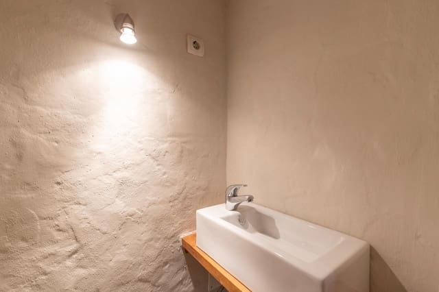 Commercieel te koop in Camino de Ronda - Rosaleda, Granada stad - € 75.000 (Ref: 9640657)