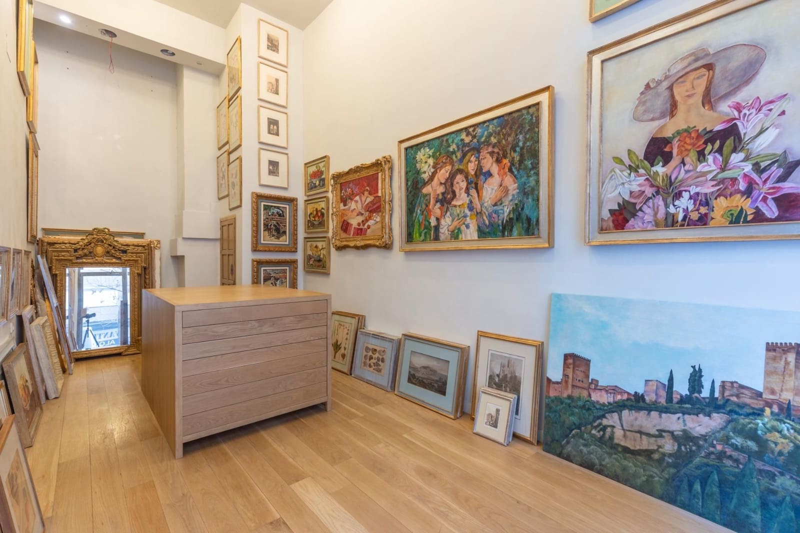 Commercieel te koop in Granada stad - € 75.000 (Ref: 9640657)