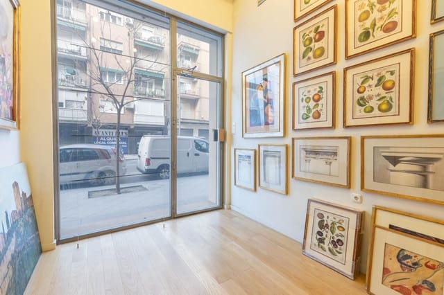 Commercieel te koop in Camino de Ronda - Rosaleda, Granada stad - € 75.000 (Ref: 9640657)